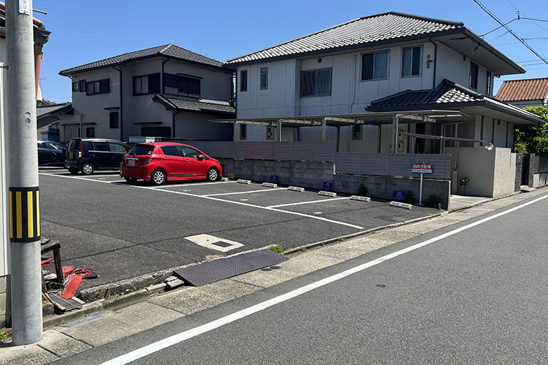 山﨑曽池町線沿い　駐車場